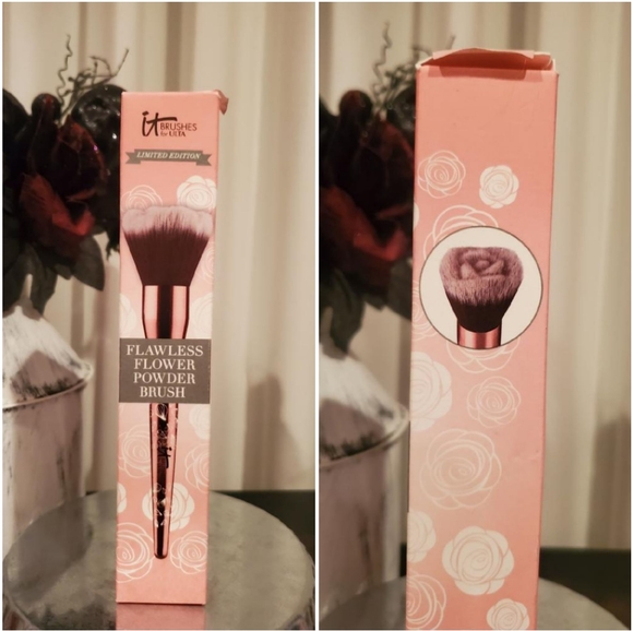 IT Cosmetics Brushes for Ulta Flawless Flower Powder Brush - Picture 11 of 11